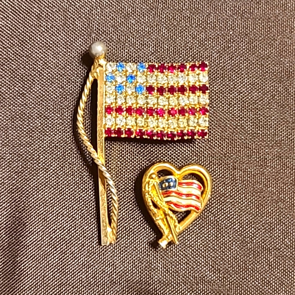 2 Patriotic Flag Pins